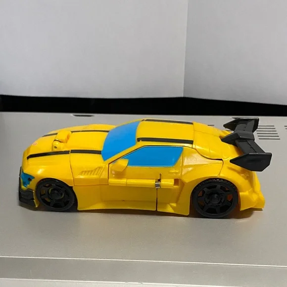 Hasbro Transforms Rescue Bots Bumblebee (missing controller) - Picture 6 of 7